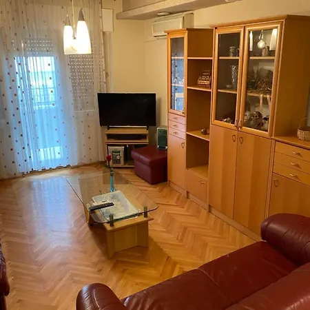 Apartment Apartman Luka + Free Parking