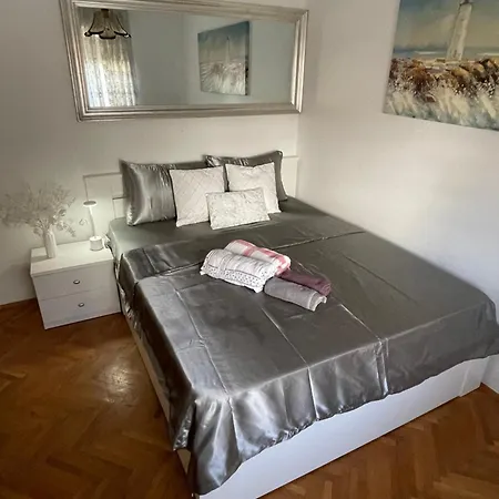 Apartman Luka + Free Parking Apartment *